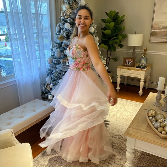 Gorgeous Camille La Vie ball gown dress perfect for prom, sweet 16th and formal - Picture 10 of 11